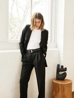 Arnsdorf Celeste Suit Jacket 15 Arnsdorf Celeste Suit Jacket -UNDONE shop TheUNDONE Arnsdorf CelesteSuitJacket TailoredTrouser ClassicBelt Black E2 1024x1024
