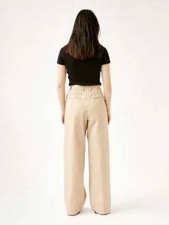 Arnsdorf Organic Fitted Rib Tee 9 Arnsdorf Organic Fitted Rib Tee -UNDONE shop TheUNDONE Arnsdorf OrganicFittedRibTee Black Matteau SummerChino Sand FB 1024x1024