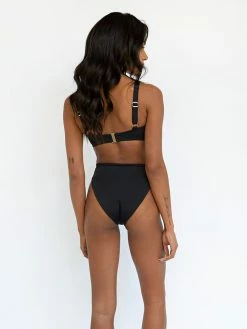 Form And Fold The Crop Top -UNDONE shop TheUNDONE FormandFold TheCropTop 90sRiseBottom Black B 7fe29275 0ff5 4cfe adfc 5f4b5772fa9b 1024x1024