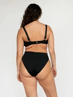 Form And Fold The 90s Rise Bottom -UNDONE shop TheUNDONE FormandFold TheCropTop The90sRiseBottom Black FB 318d3d6e 6539 4be6 9168 c2dc2272a9c0 1024x1024