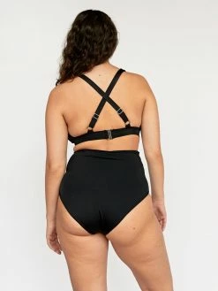 Form And Fold The Tri Top 11 Form And Fold The Tri Top -UNDONE shop TheUNDONE FormandFold TheTriTop TheRiseBottom Black FB 1024x1024