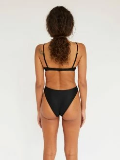 Matteau Nineties Classic Brief -UNDONE shop TheUNDONE Matteau CropTop NinetiesClassicBrief Black FB 7dacbb78 d84c 4fe8 8a21 f4b4ffe084fe 1024x1024