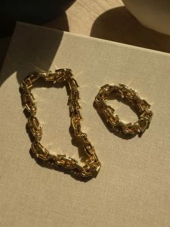 Rylan Link Statement Necklace 9 Rylan Link Statement Necklace -UNDONE shop TheUNDONE Rylan Link Statement Necklace Gold Link Bracelet Gold E 1024x1024 1