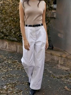 Matteau Summer Chino -UNDONE shop TheUNDONE Streetstyle Outift Beige Knit Vest White Pants Black Belt 1 1024x1024
